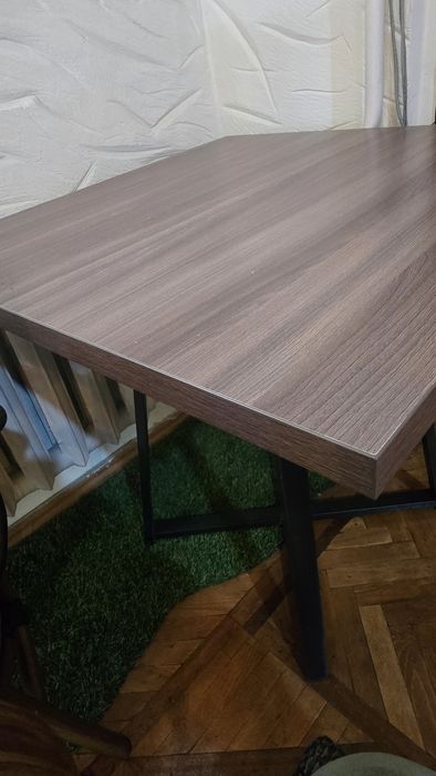 Продам стол квадратный
