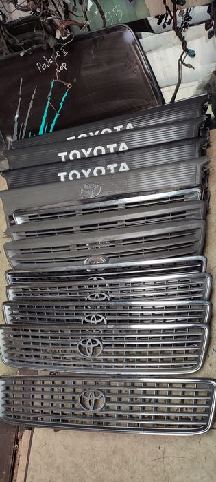 Решётка радиатора Toyota Hiace