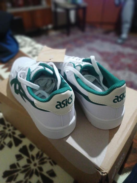 Продавам обувки asics japan s gs