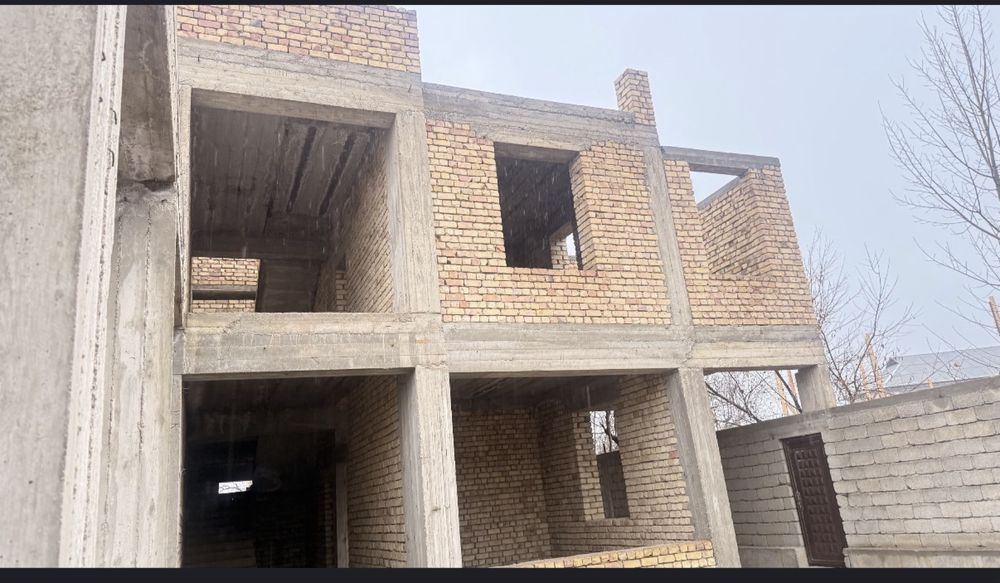 Qurilishi tugamagan Uy sotiladi