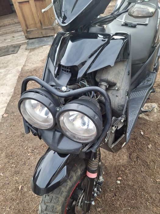 Продам СКУТЕР 150 КУБ. На ходу