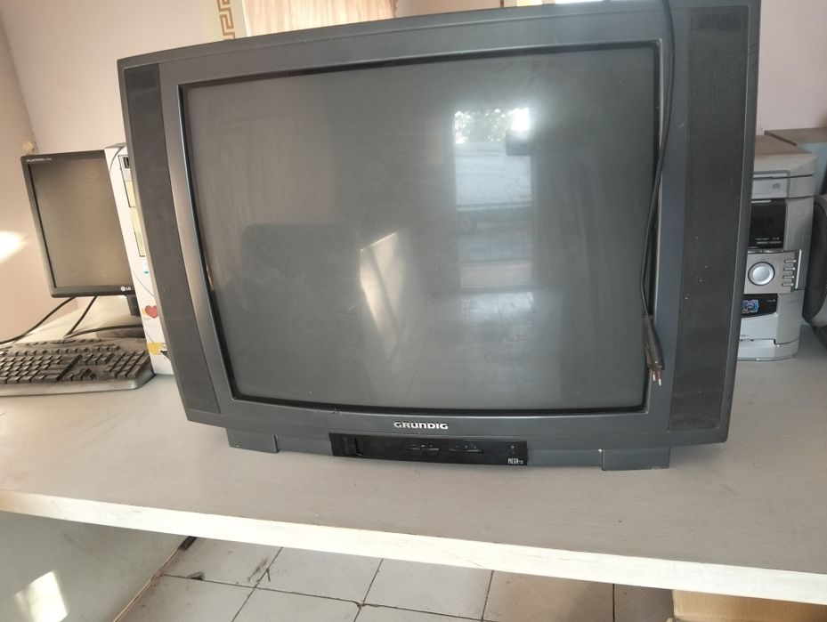 Продам бак  и Телевизор