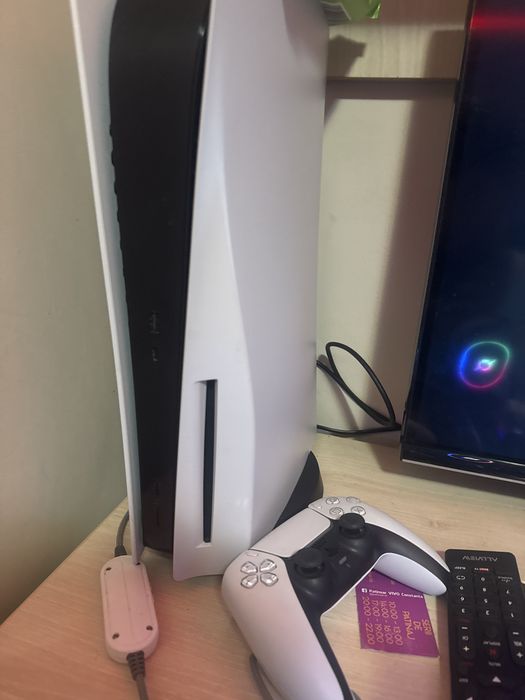 Vand ps5 folosit o luna