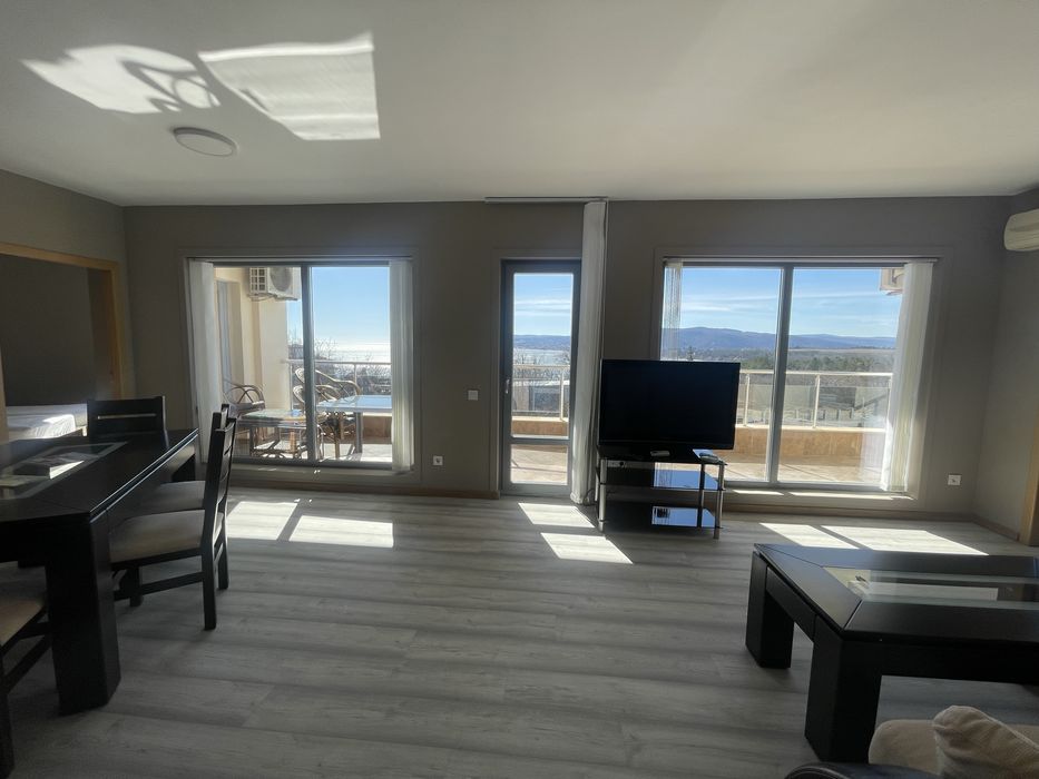 3 стаен с морск гледка