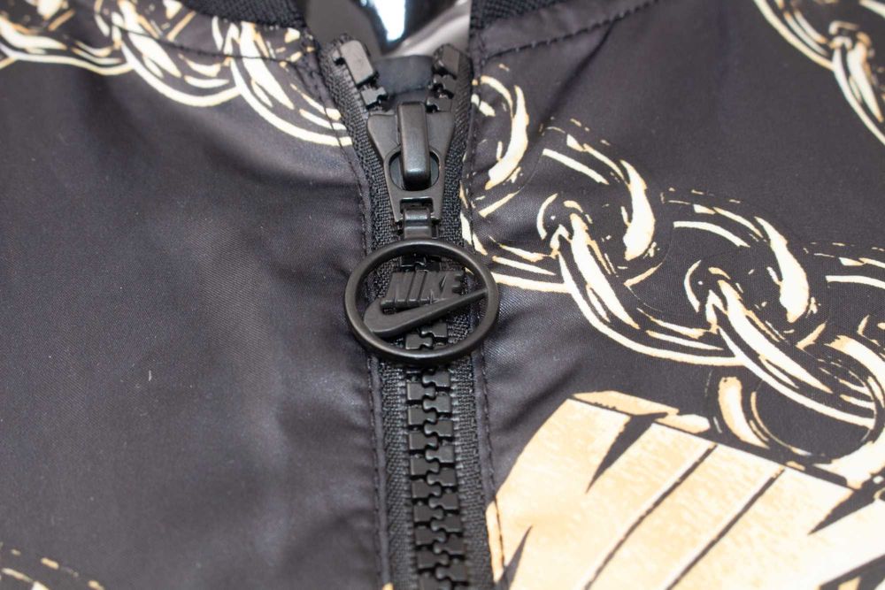 Nike Оригинално дамско яке Synthetic Fill Icon Clash черно/златисто М