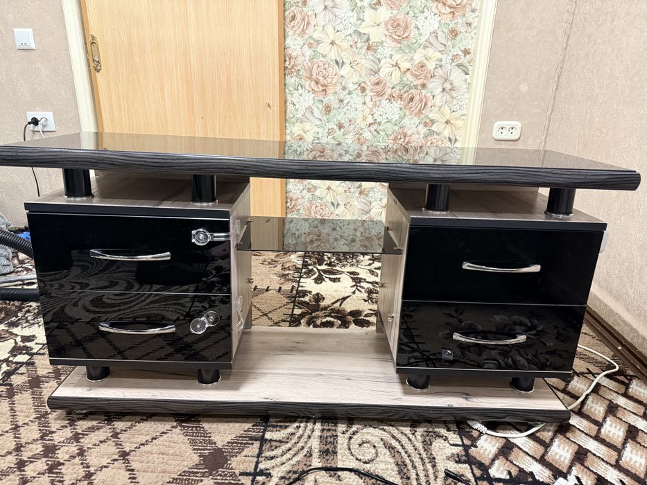 Продается тумба под телевизор