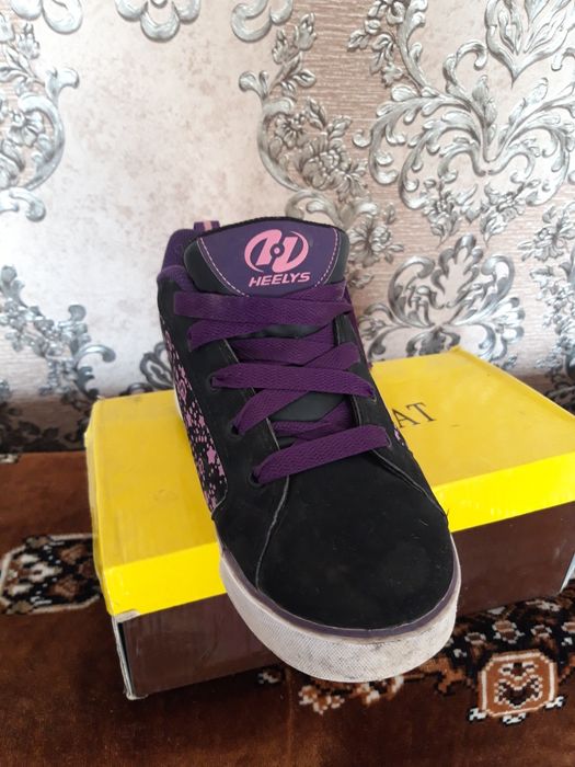 Продам кроссовки-ролики 38 разм ,бу