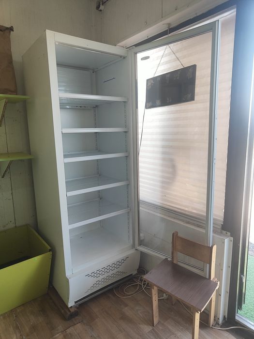 Витринный холодильник