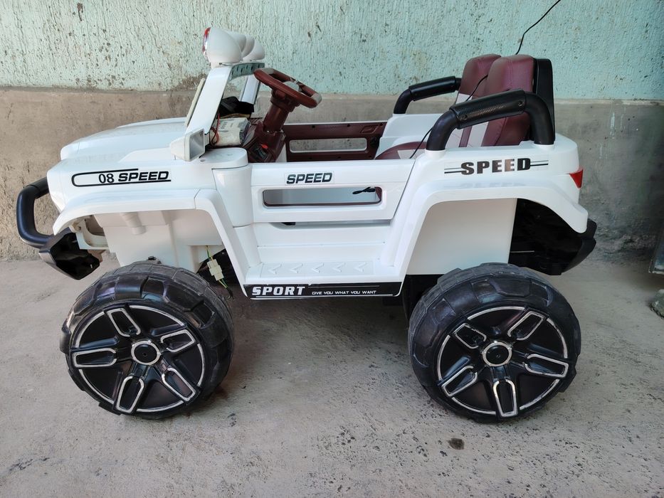 Продаю детиский жееп состояние отличное пачти новый много не сползвал