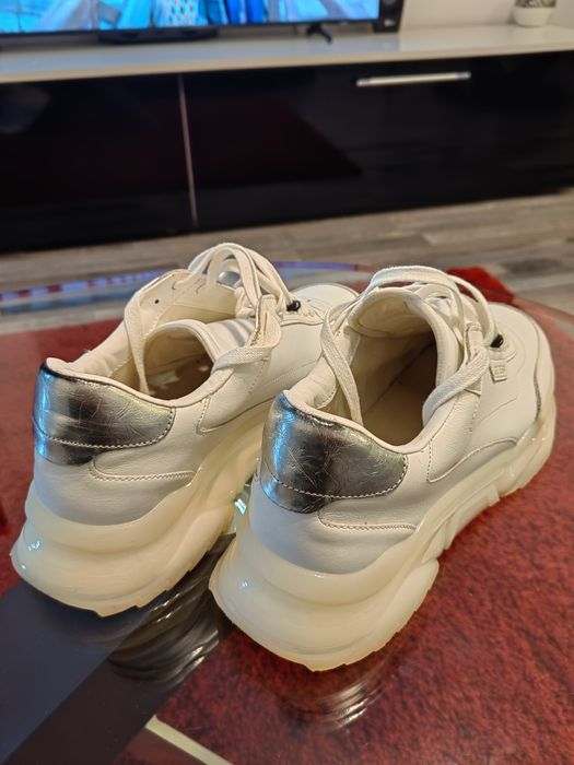 Adidași marca GUESS originali din piele naturală