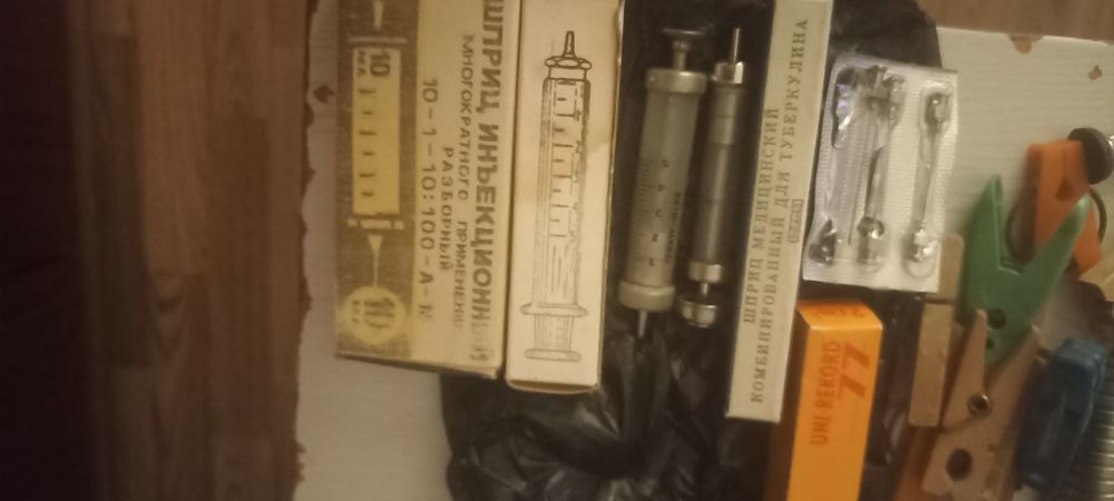 Шампунь Avon новый, шланг и лейка для душа б/у.