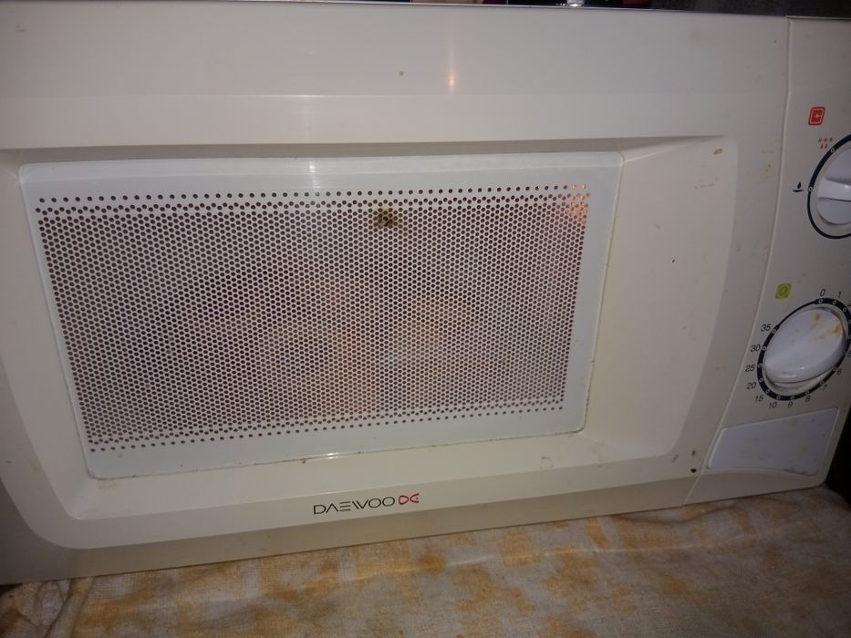 Cuptor cu microunde DAEWOO cu dezgheț
