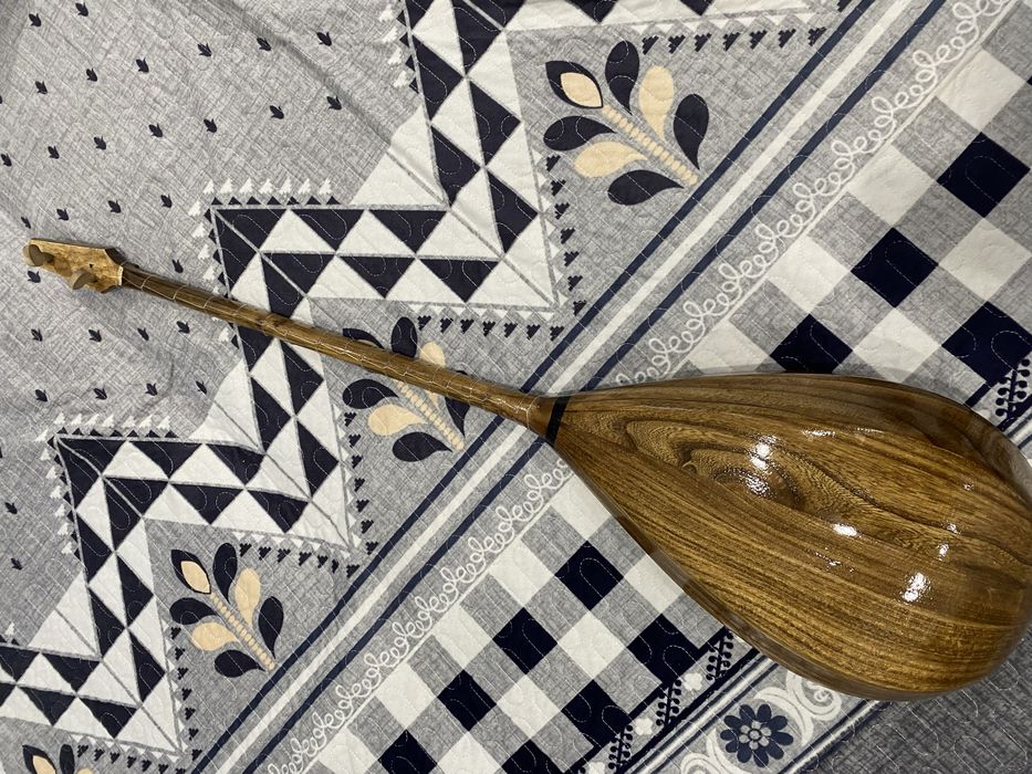 Домбыра сатылады