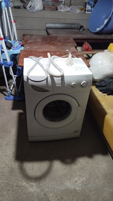 Продам рабочую стиральную машtину  торг есть всё работает 30.000 прода