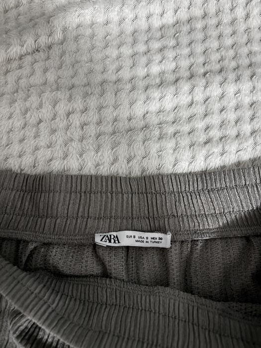 Pantaloni scrti zara