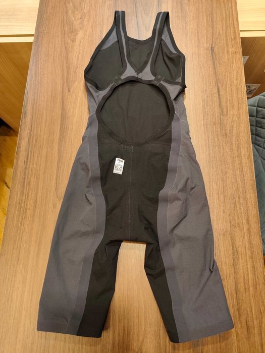 състезателен бански арена