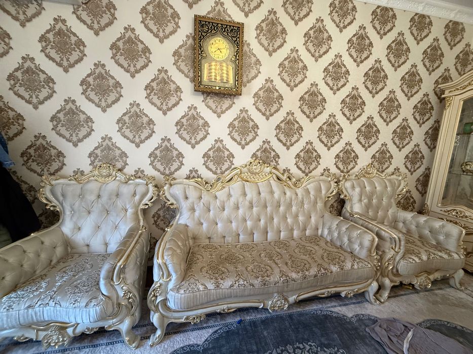 Роскошный комплект мягкой мебели в классическом стиле (Барокко)