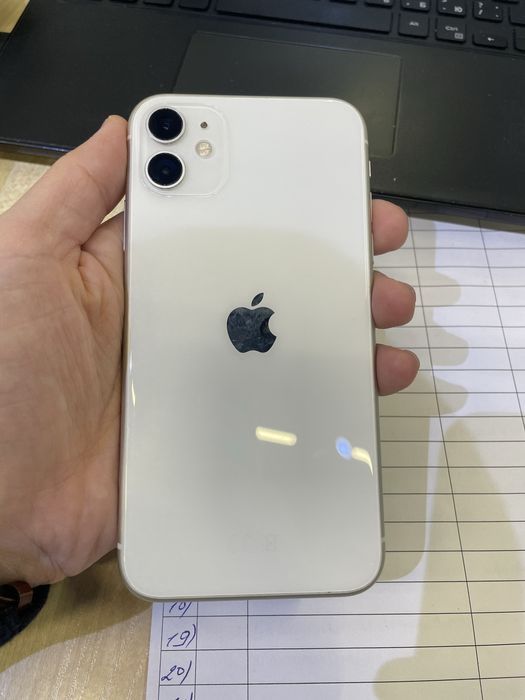 Продам Айфон 11 белый 128