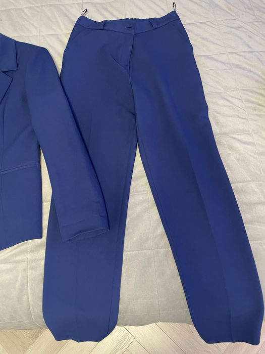 Продам костюм, куртку, кофту.