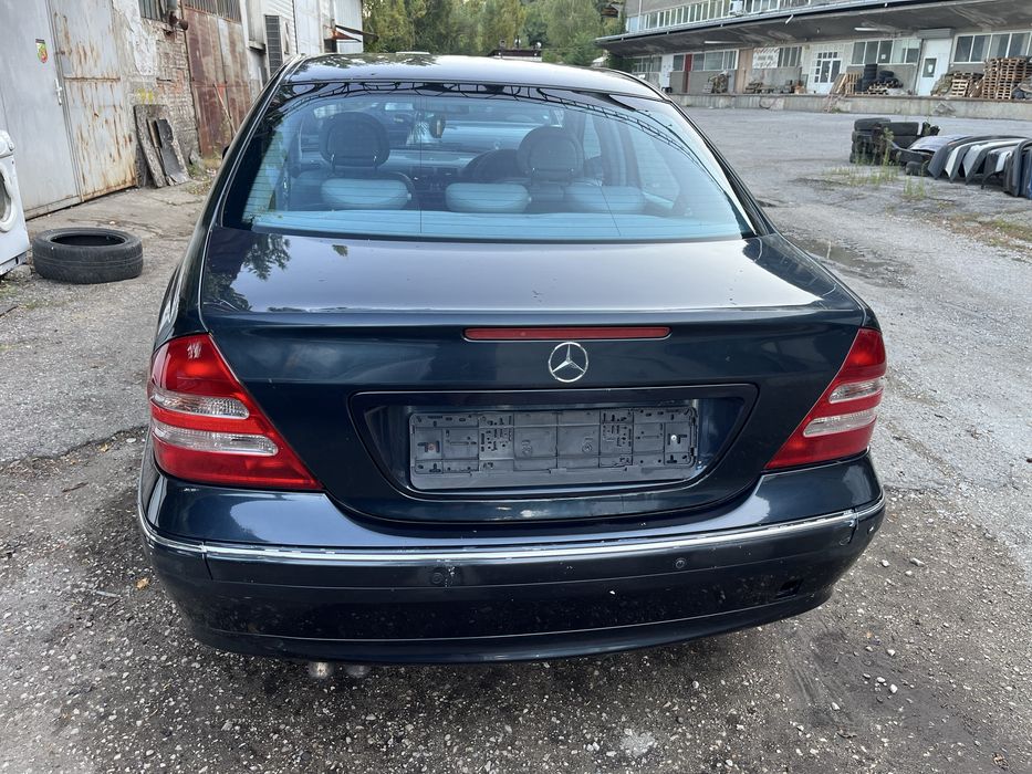 На части 3 броя Mercedes C-class W203 (бензинови)