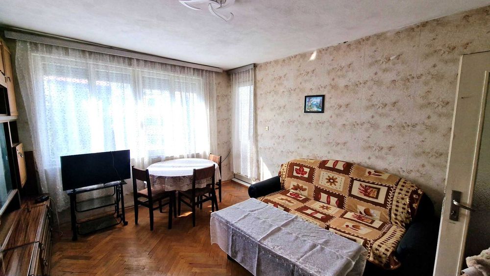 Дава се под наем Двустаен апартамент в Русе, Център - 70 кв.м за 289.17 € - Снимка #1