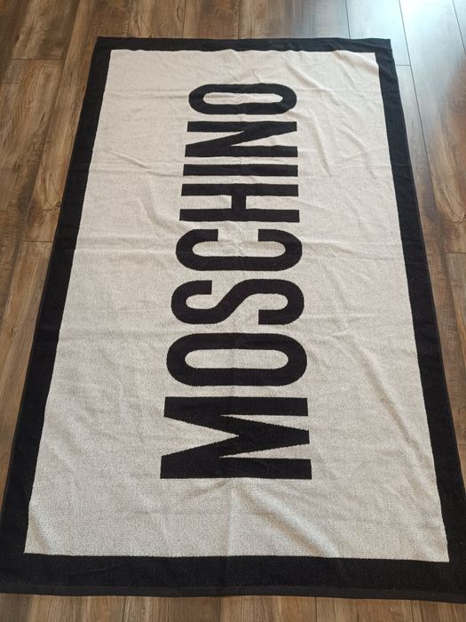 Плажни хавлии на Moschino