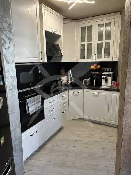 Продава се Многостаен апартамент в Бургас, Изгрев - 115 кв.м за 2783 €/кв.м - Снимка #1