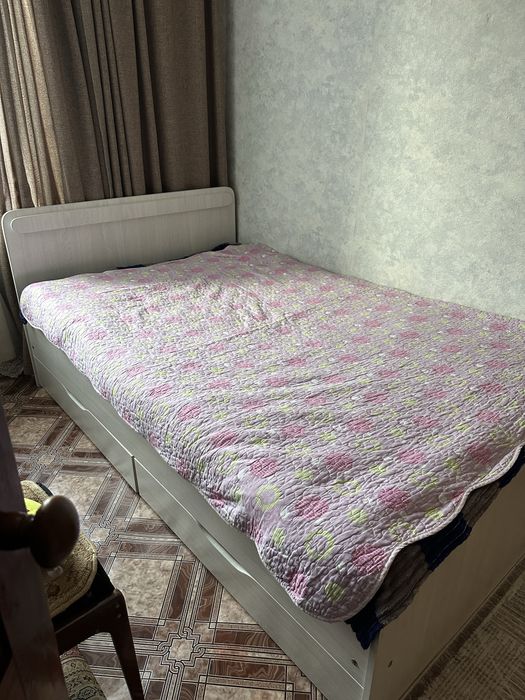 Продам кровать с матрасом