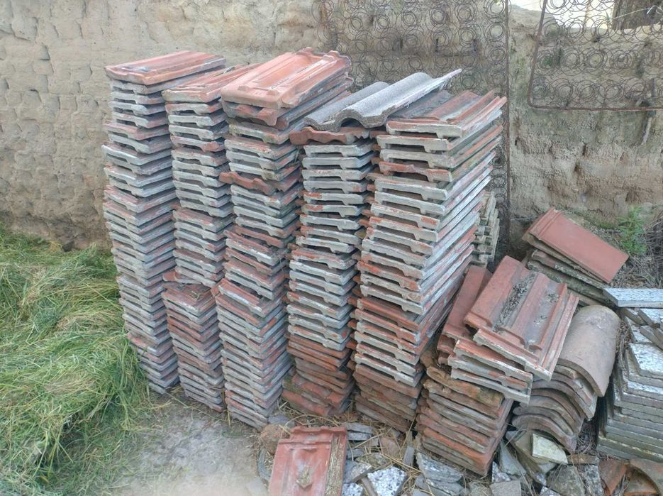 Продавам керемиди!