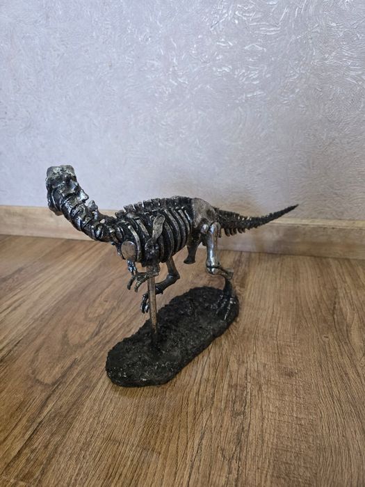 Декоративная статуэтка "Скелет динозавра"