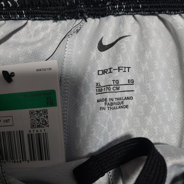 Pantaloni scurti nike, marimea xl