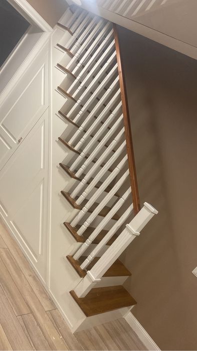 Монтаж лестница. Ступенки перил балясин