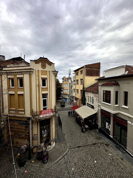 Дава се под наем Етаж от къща в Пловдив, Център - 106 кв.м за 329900 € - Снимка #9