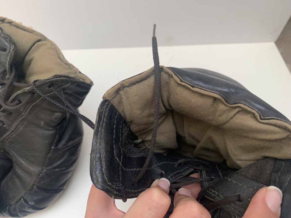 Стари кожени боксови ръкавици