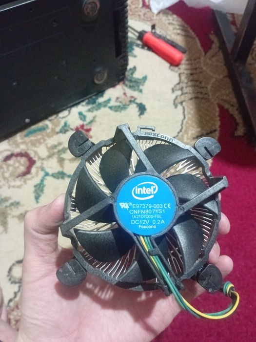 Продам комплект: Процессор Intel Core i3-7100 + Кулер в подарок