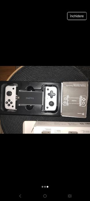 Controller pentru gaming pe telefon.