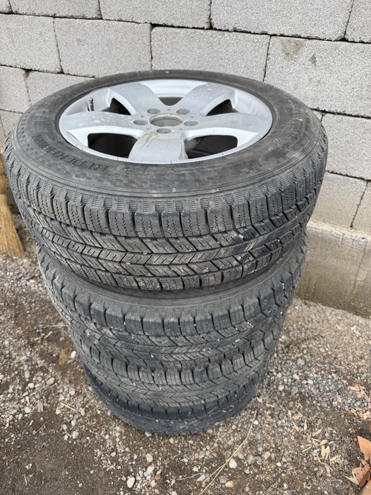Резина всясезонная продам с дисками