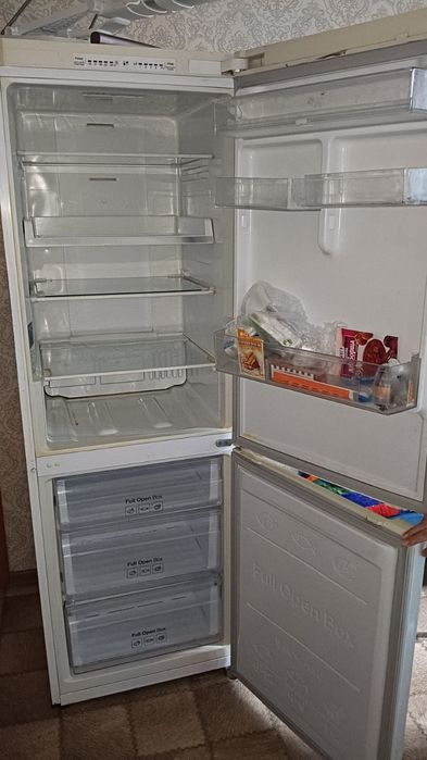 Холодильник продаётся