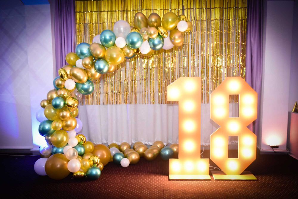 Vand cifre volumetrice pentru majorat.