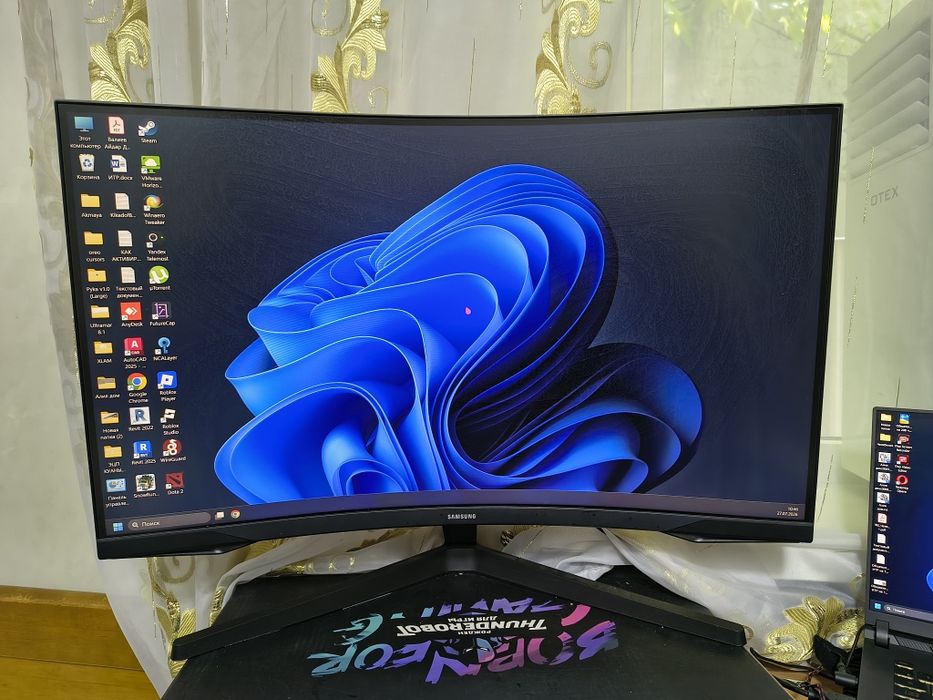 Продам изогнутый монитор Samsung 32"
