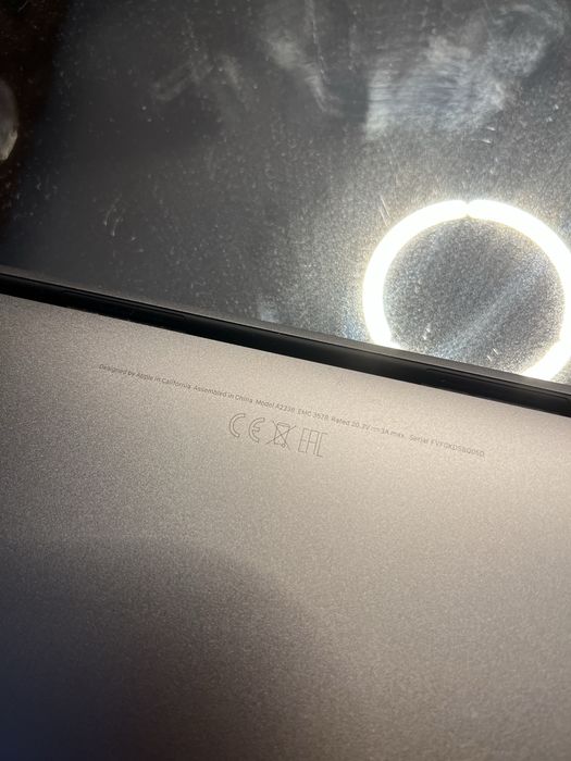 Macbook Pro 13 Touchbar Retina 2021  256GB SSD - 77 cicluri ca nou