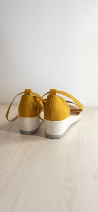 Sandale mustar piele intoarsa