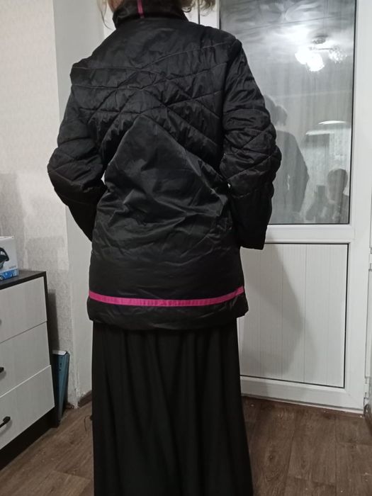Продам женскую куртку