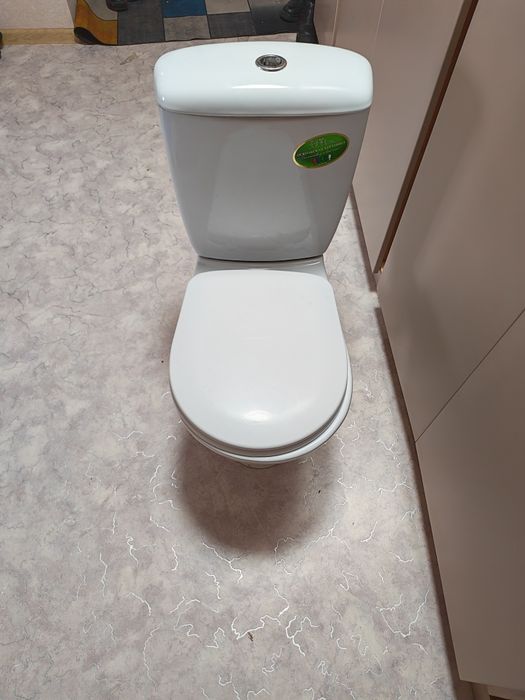 Продаётся унитаз