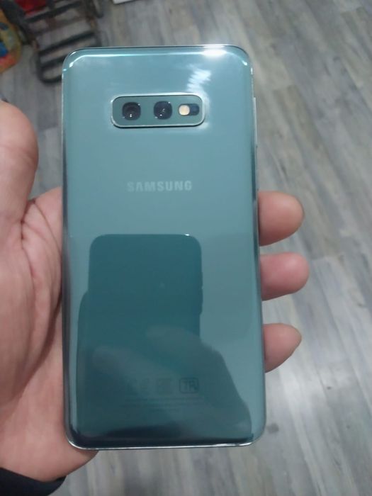 Продается телефон