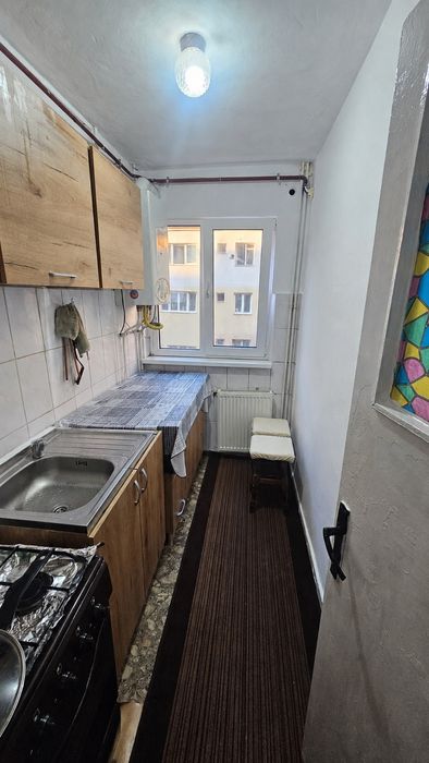 Închiriez o camera într-un apartament cu 2 camere