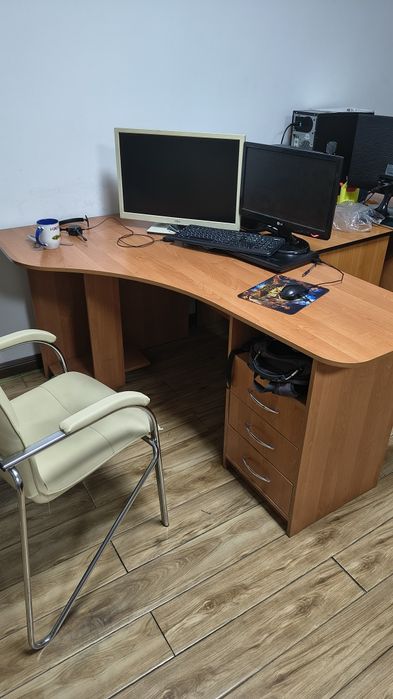 Стол офисный угловой