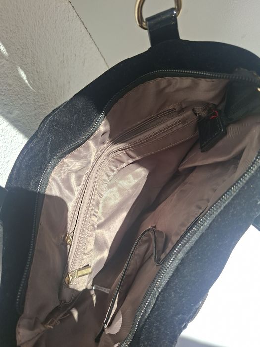 Чанта - токче, черна, с ресни. За повод.