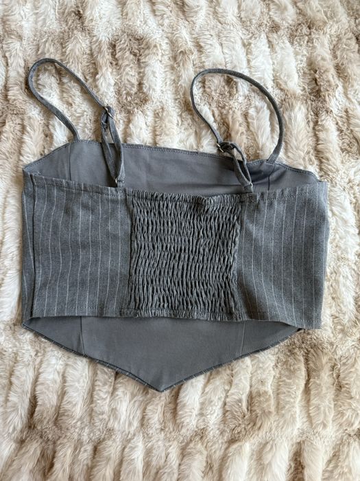 Елегантен топ с леки раета