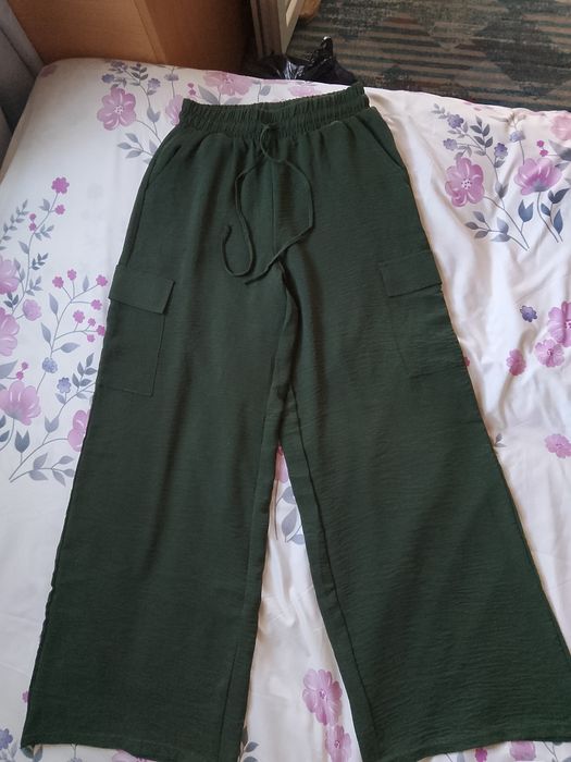 Pantaloni cu crac larg